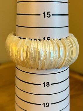 Vtg mother of pearl shiny stretch bracelet 1 inch wide x 7 inches